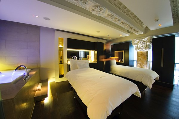 Picture of Luxury Pamper Day with 25 Minute Treatment and Fizz for Two at Sofitel London