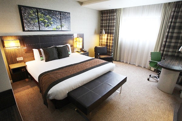Picture of One Night Spa Break with Treatment, Dinner and Fizz at Holiday Inn Reading