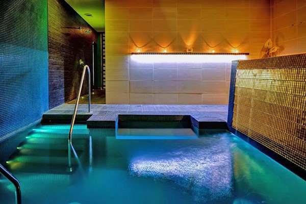 Picture of Spa Day with 25 Minute Treatment and Lunch at The Lifehouse Spa and Hotel for Two
